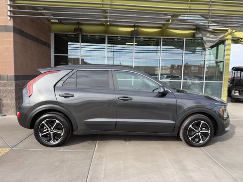 Used 2024 Kia Niro EX w/ EX Cold Weather Package image 9