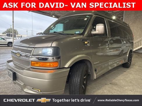 Used 2018 Chevrolet Express 2500 Work Van w/ Enhanced Convenience Package image 3