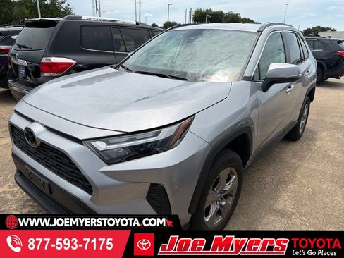 Used 2025 Toyota RAV4 XLE FWD image 1