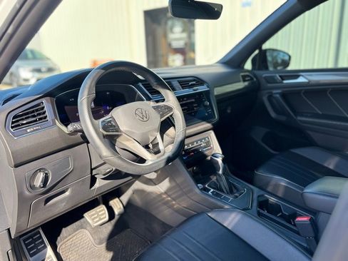 Used 2022 Volkswagen Tiguan SE R-Line image 10