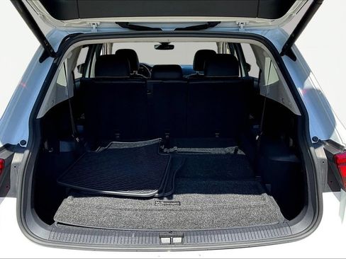 Used 2022 Volkswagen Tiguan SE w/ Panoramic Sunroof Package FWD image 27