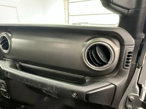 Used 2022 Jeep Wrangler Unlimited Rubicon 4xe w/ Cold Weather Group AWD/4WD image 11