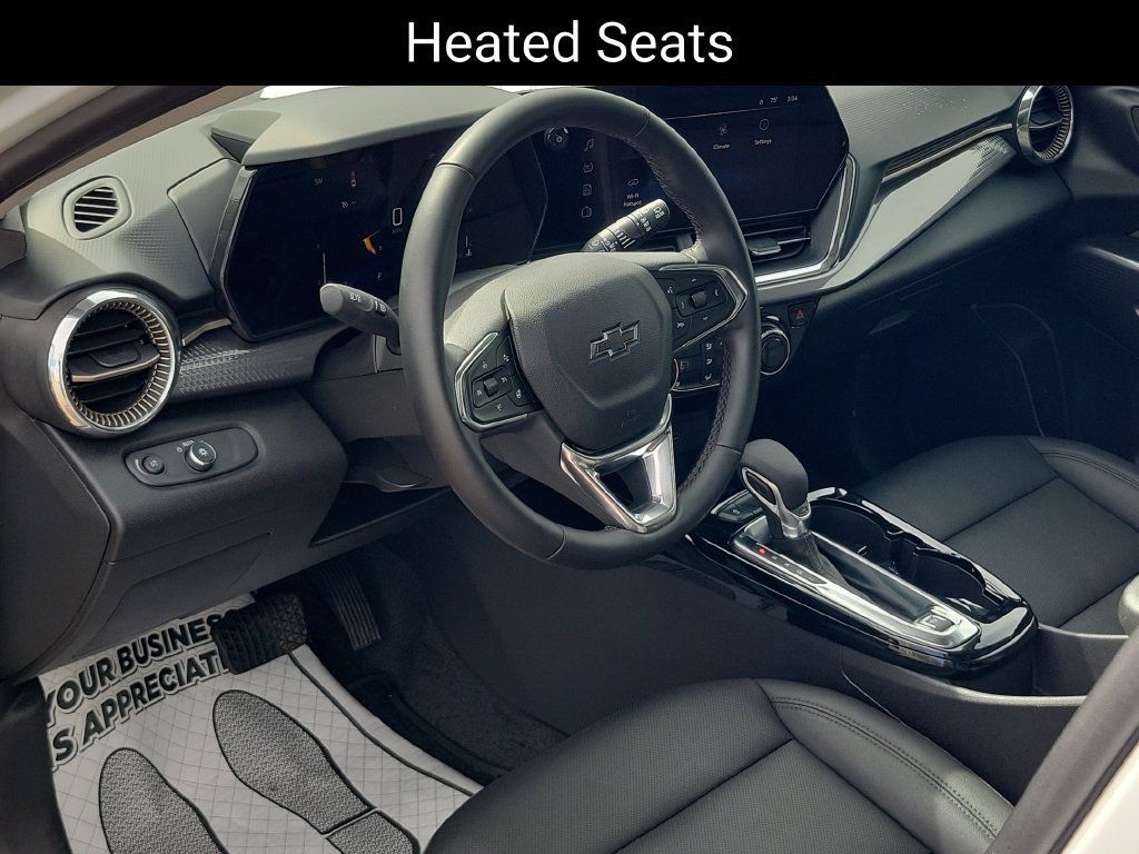Used 2025 Chevrolet Trax ACTIV w/ Sunroof Package FWD image 8