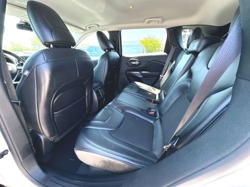 Used 2020 Jeep Cherokee Latitude Plus w/ Cold Weather Group AWD/4WD image 21