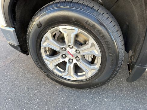 Used 2024 GMC Sierra 1500 SLT image 41