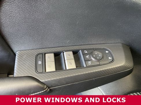 Used 2023 Mitsubishi Outlander SE image 9