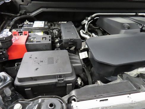 Used 2023 GMC Canyon Denali image 29