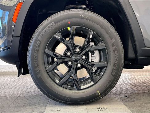 New 2025 Jeep Grand Cherokee L Altitude image 14