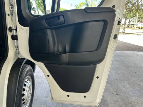 Used 2025 RAM ProMaster 2500 w/ Convenience Group FWD image 22