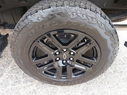 Used 2024 Chevrolet Silverado 1500 LT Trail Boss w/ Convenience Package II image 32