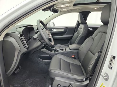 New 2025 Volvo XC40 B5 Core w/ Protection Package Premier image 25