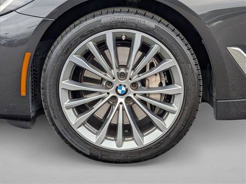 Used 2023 BMW 540i w/ Premium Package image 25