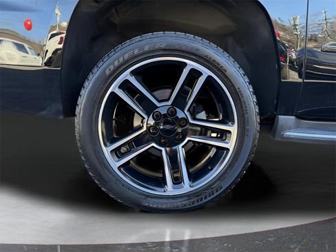 Used 2020 Chevrolet Suburban Premier image 11