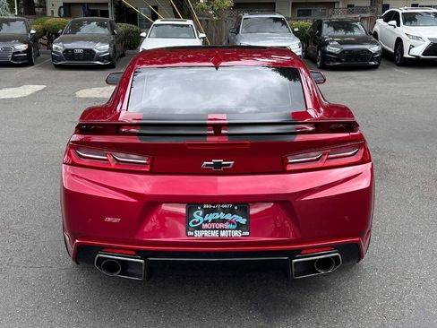 Used 2018 Chevrolet Camaro SS RWD image 4