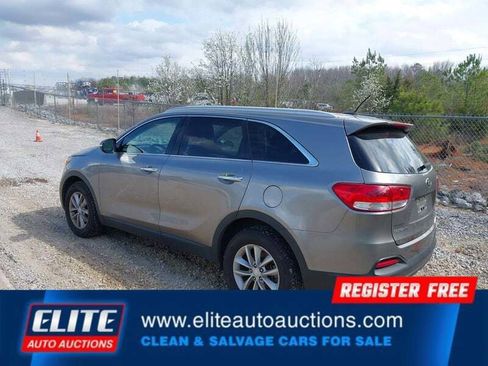 Used 2017 Kia Sorento LX image 5