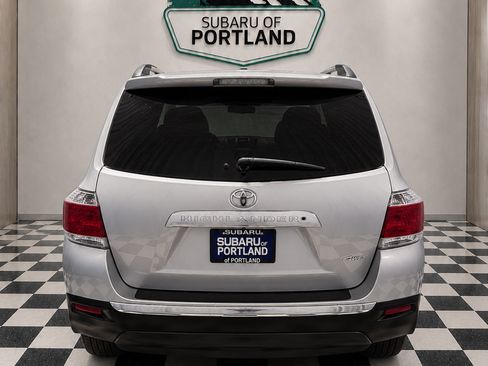 Used 2012 Toyota Highlander Limited w/ Tow Pkg AWD/4WD image 4