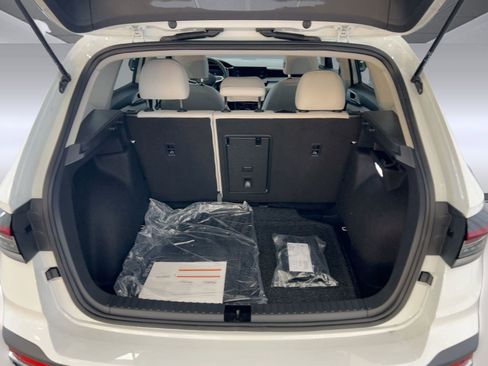 New 2026 Volkswagen Taos SE image 32