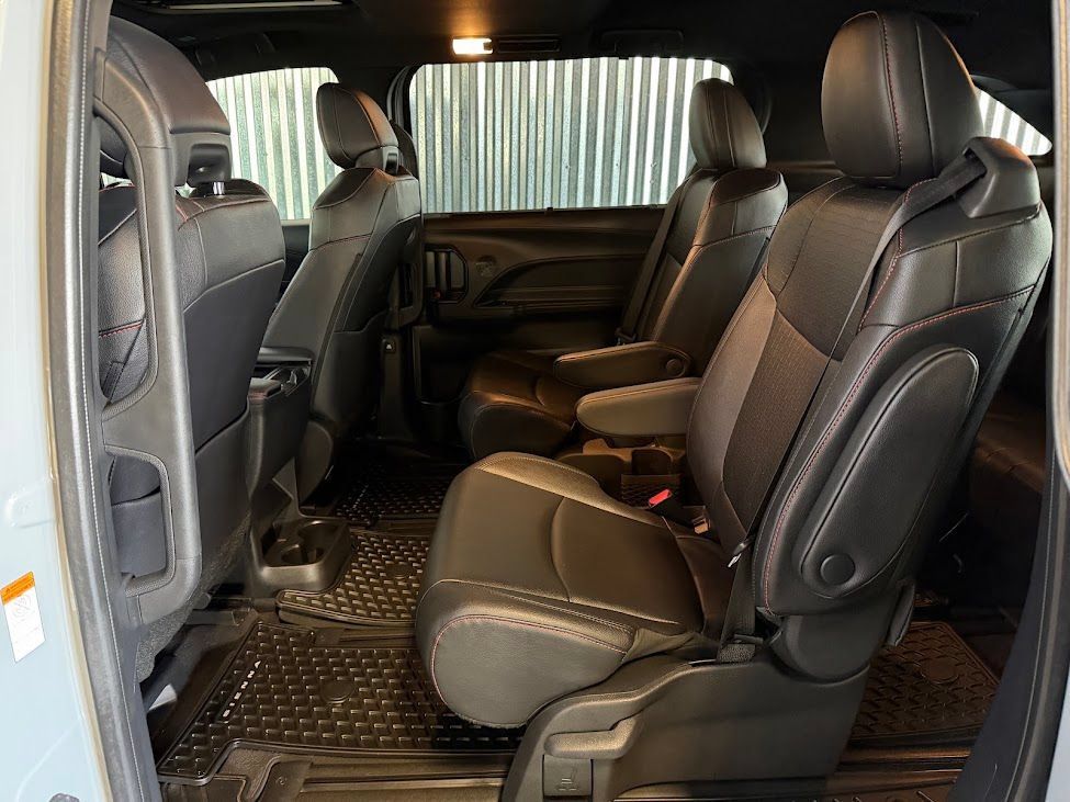 Used 2025 Toyota Sienna XSE AWD/4WD image 15