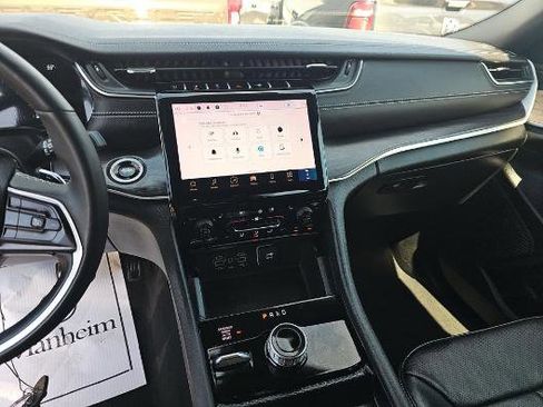 Used 2024 Jeep Grand Cherokee L Limited w/ Luxury Tech Group II AWD/4WD image 12