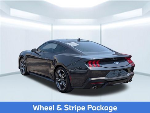 Used 2024 Ford Mustang Coupe RWD image 3