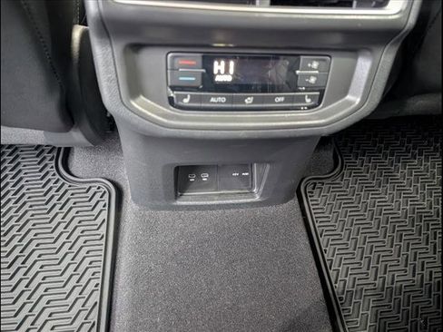 Used 2024 Volkswagen Atlas SEL Premium R-Line image 20