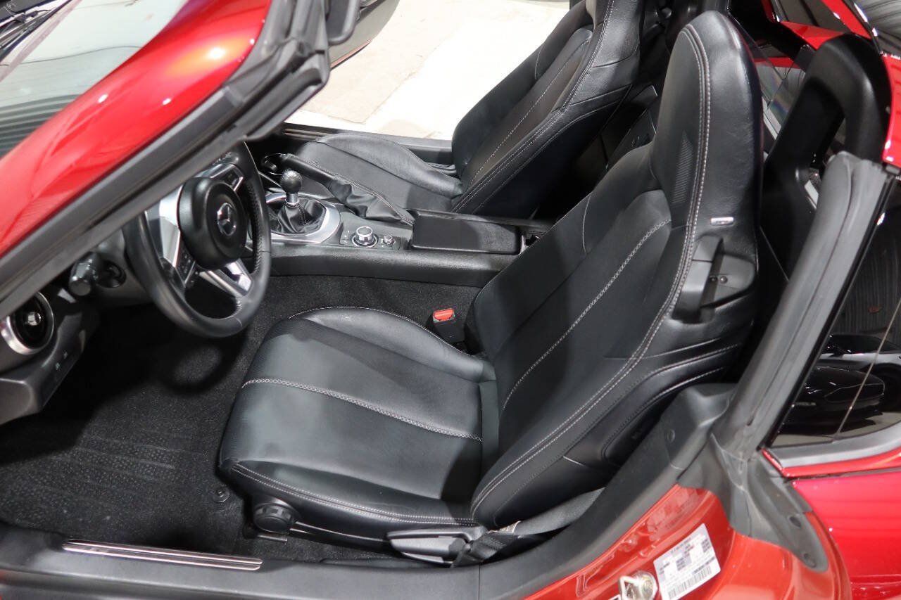 Used 2022 MAZDA MX-5 Miata RF Grand Touring RWD image 16