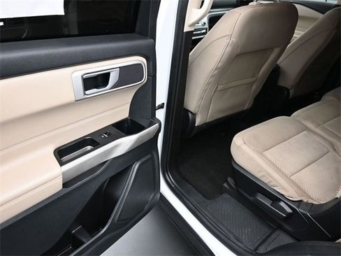Used 2023 Ford Explorer XLT image 19