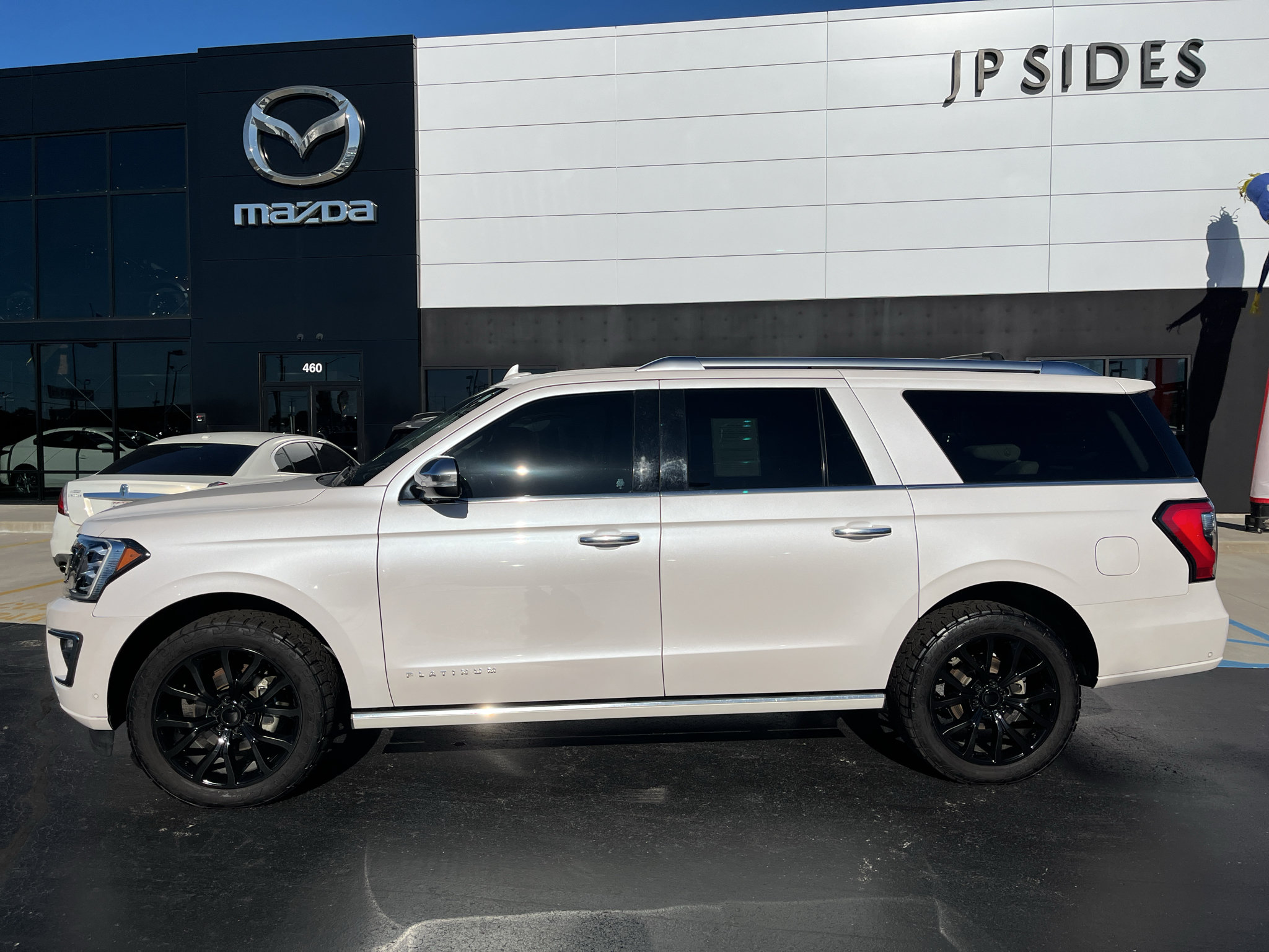 Used 2018 Ford Expedition Max Platinum AWD/4WD image 2