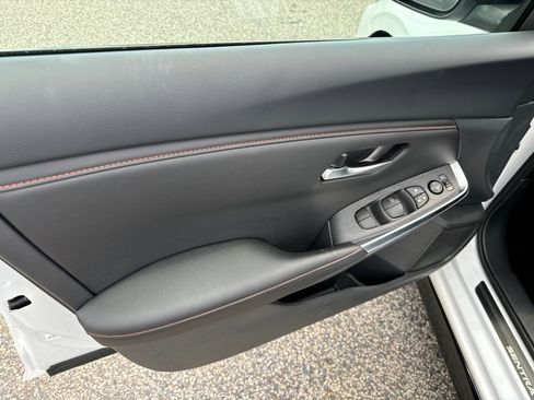 New 2025 Nissan Sentra SR w/ Midnight Edition image 10
