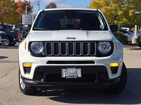 Used 2023 Jeep Renegade Latitude image 4