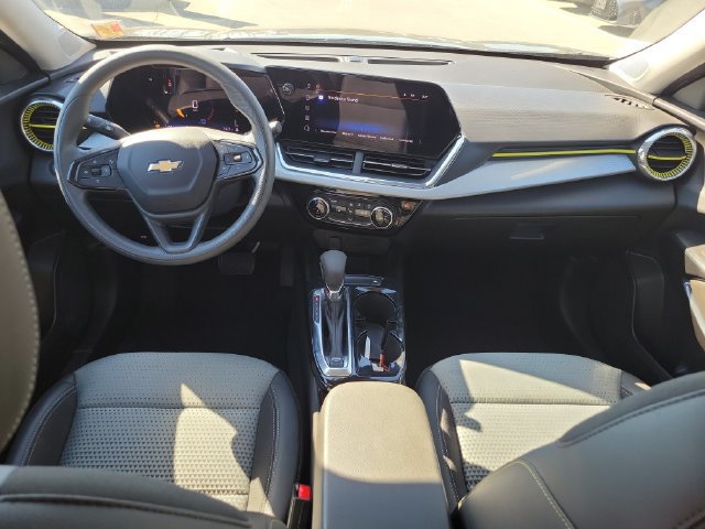 Used 2026 Chevrolet Trax LT FWD image 15