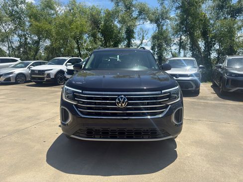 New 2026 Volkswagen Atlas SE FWD image 2