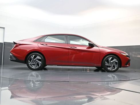 Certified 2025 Hyundai Elantra SEL image 22