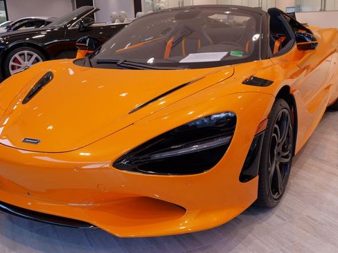 Used 2024 McLaren 750S Spider image 1