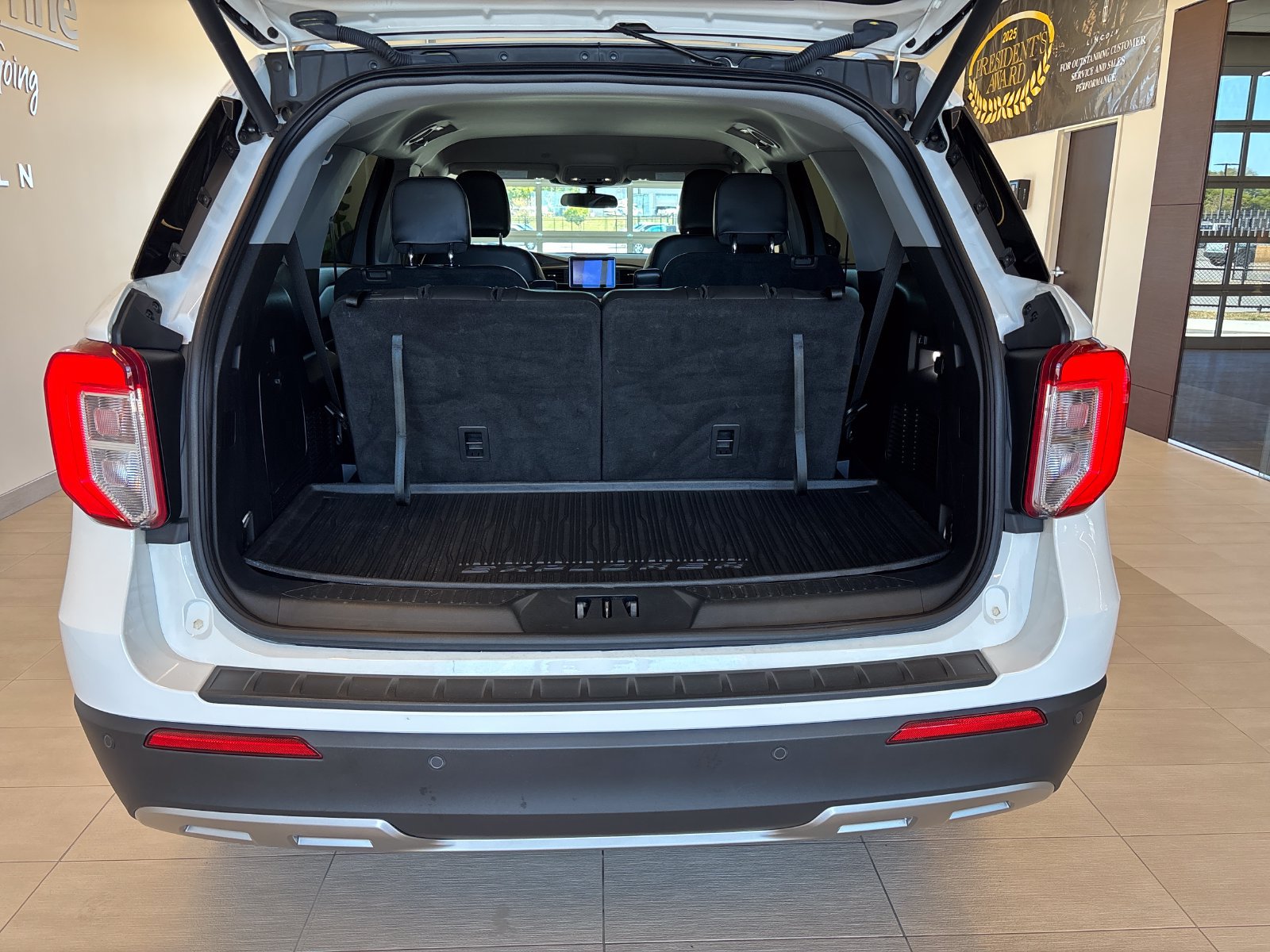 Certified 2023 Ford Explorer XLT w/ Equipment Group 202A RWD image 10