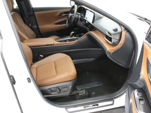 Used 2025 Toyota Crown Signia w/ Advanced Technology Package AWD/4WD image 40