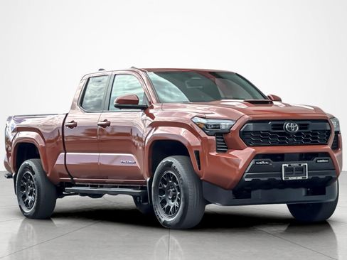 Certified 2025 Toyota Tacoma TRD Sport w/ TRD Sport Premium Package AWD/4WD image 7
