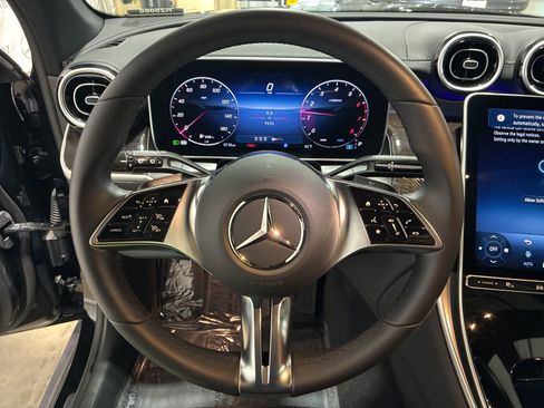 Used 2025 Mercedes-Benz GLC 300 GLC 300 image 18