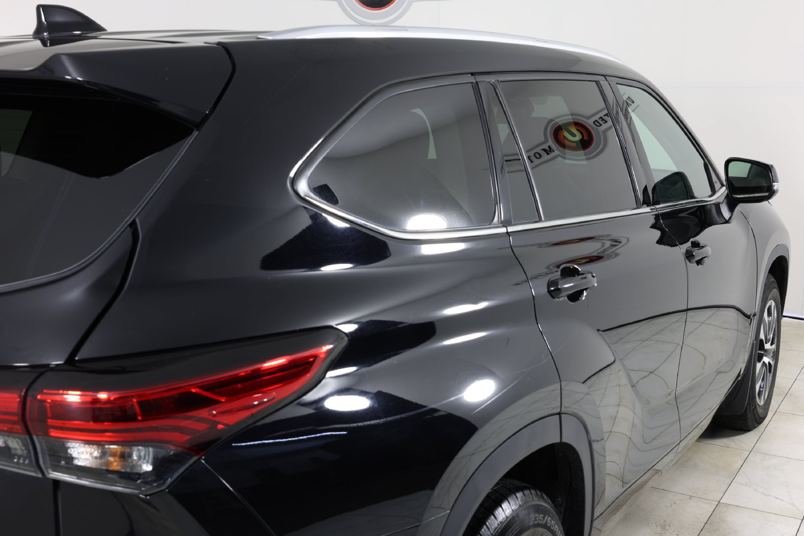 Used 2022 Toyota Highlander XLE AWD/4WD image 45
