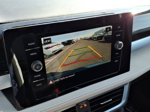 New 2026 Volkswagen Taos SE image 16