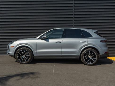 Used 2023 Porsche Cayenne AWD/4WD image 2