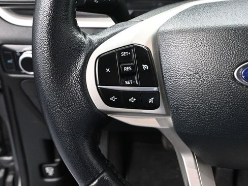 Used 2023 Ford Explorer XLT AWD/4WD image 26