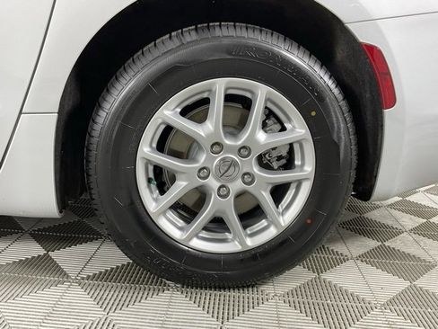 Used 2022 Chrysler Voyager LX image 11