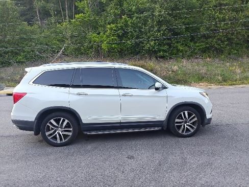 Used 2017 Honda Pilot Elite image 2