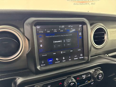 Used 2022 Jeep Wrangler Unlimited Sahara image 16