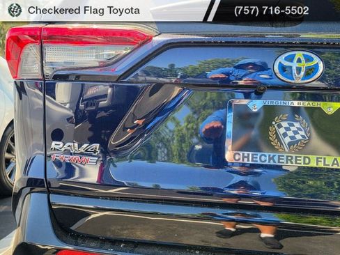 Used 2022 Toyota RAV4 SE w/ Weather & Moonroof Package image 7