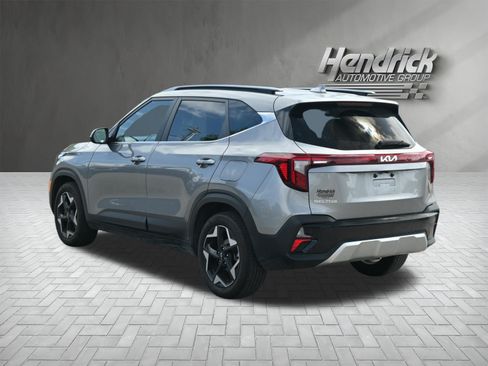 Used 2025 Kia Seltos EX FWD image 12