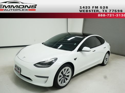 Used 2023 Tesla Model 3 Standard Range RWD image 1