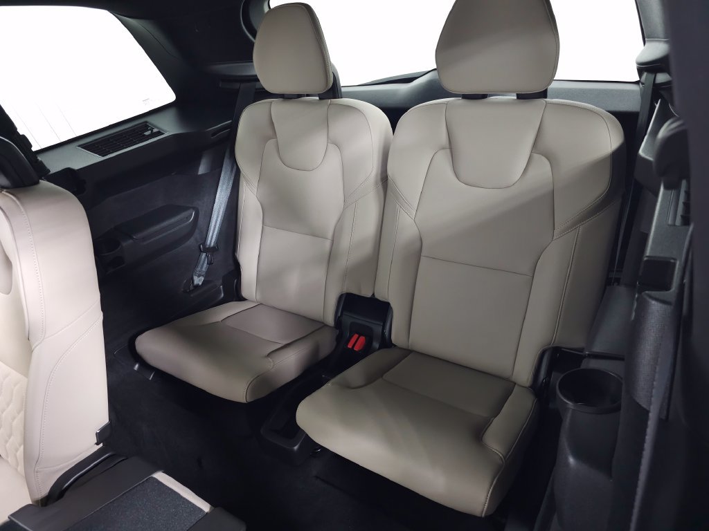 Used 2026 Volvo XC90 T8 Plus w/ Protection Package Premier AWD/4WD image 32