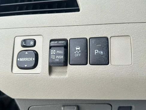 Used 2011 Toyota Sienna XLE w/ XLE Navigation Pkg FWD image 16